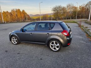 Kia ceed 2009 2.0 crdi - 4