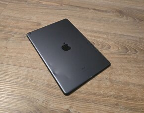 Apple iPad 7 generácie S úložiskom 32GB Zadná strana má znám - 4