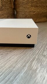 Predám Xbox One S 1TB All-Digital - 4