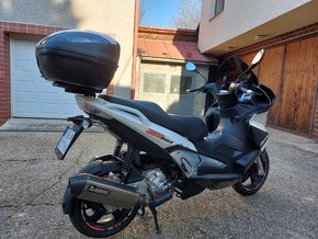 Aprilia SR 300 MAX - 4