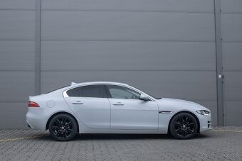 Jaguar XE - 4