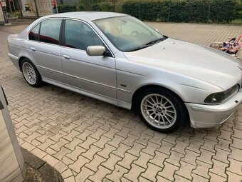 Predám BMW e39 528i automat - 4