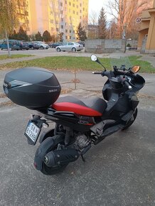 Aprilia SR Max 300 - 4