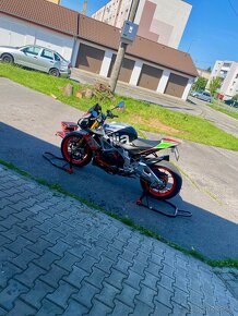 Aprilia tuono - 4