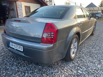 Chrysler 300C 2,7 benzín automat 130kw - 4