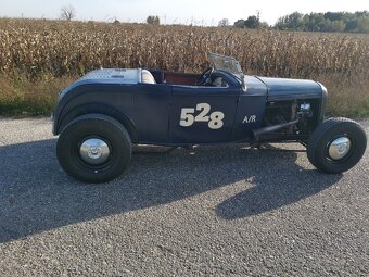 1932 Ford Roadster Hot Rod - 4