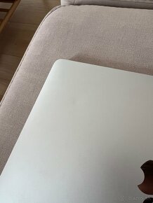 Predám Macbook air 2019 i5 8gb 256gb SSD - 4