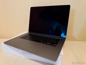 MacBook Air 15 8/256GB grey 100% stav - 4