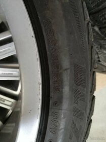 235/45 R19 - 4