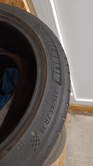 Predám letné pneu Michelin Pilot sport 4 rozmer 235/45 ZR18 - 4