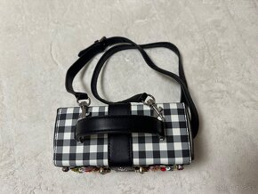 Krásna kufríková crossbody zn. GUESS originál - 4