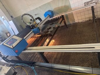 CNC Fiber Laser machine 1.5kw for cutting metal - 4