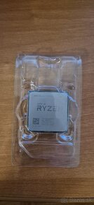 AMD Ryzen 7 2700X,  3,7MHz turbo 4,3MHz - 4