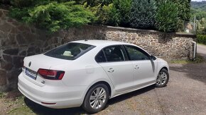 Volkswagen Jetta 2.0 TDI BlueMotion - 4