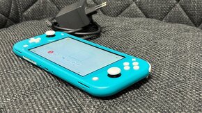 Nintendo switch lite blue - Dobrý stav + pokemon - 4