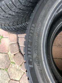 Laufen 225/45 r18 - 4