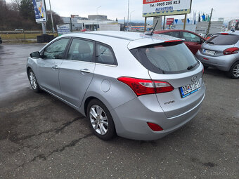 Hyundai i30 CW 1.6i CRDi HP 16V DOHC Style - 4