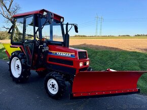 Japonský traktor YANMAR F18D Diesel motor 3 válec, 18HP - 4