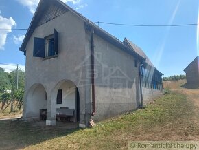 Poschodová chatka s vinohradom v malebnej dedinke Modrany - 4