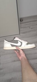 Jordan 1 travis scott - 4