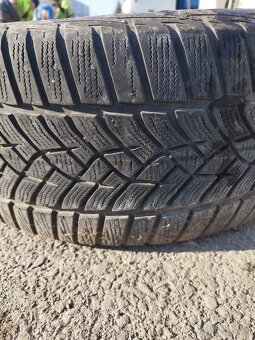 Goodyear Ultragrip M+S 245/45 R18 - 4