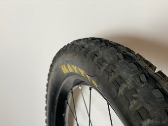 Predám koleso 27,5 DT Swiss AN LN s Maxxis Minion DHF - 4