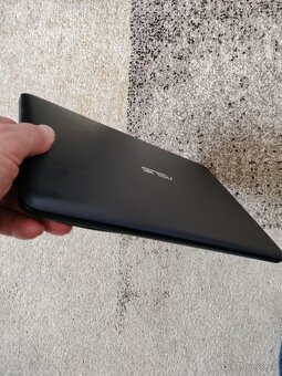 Asus E200H - 4