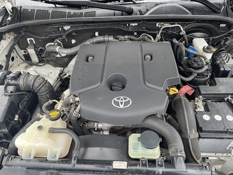 Toyota Hilux 2,4 - 4