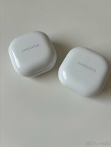 Samsung Galaxy Buds FE čierna a biela farba - 4