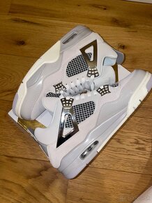 Jordan 4 Retro Frozen Moments - 4