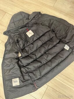 Panska cierna Moncler vesta - 4