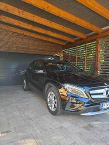 Mercedes Benz GLA - 4