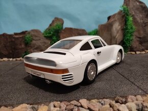 prodám model 1:18 porsche 959 - 4