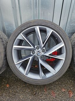 Letní alu kola Vega 19" Škoda Superb 235/40 R19 - 4