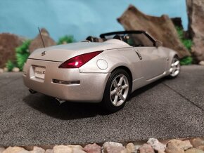 Prodám model 1:18 Nissan fairlady 350Z roadster - 4