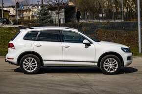 VW Touareg 3.0 V6 TDI (el. ťažné, navigácia, koža, el.kufor) - 4