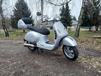 Piaggio Vespa GTS 250 - 4