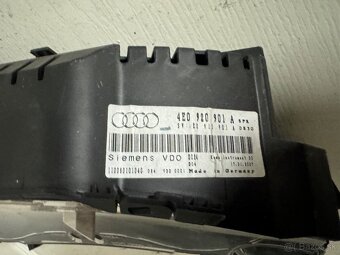 Audi a8 d3 budiky - 4