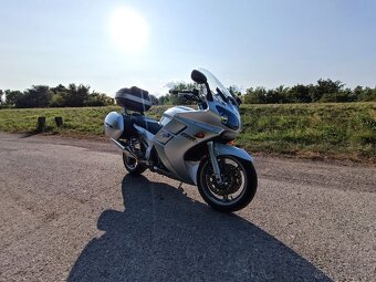 YAMAHA FJR 1300 - 4