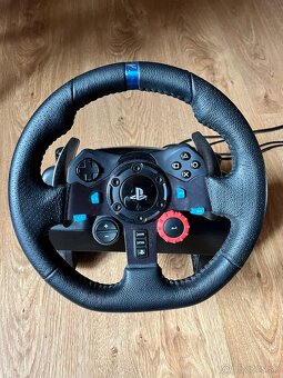 Volant Logitech-s pedálmi a prevodovkou - 4