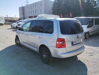 Volkswagen Touran 2.0 TDI Highline - 4