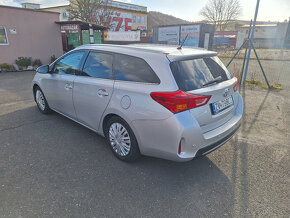 Toyota Auris 2.0  D-4D DPF Style - 4