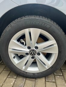 Original vw disky + celorocne pneu michelin 205/55 R16 - 4