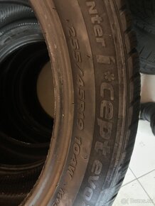 255/45R19 - 4