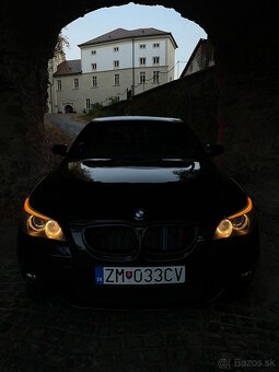 BMW e60 550i Manuál - 4