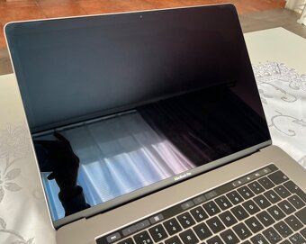 MacBook Pro 15 2019 i9/16GB/512GB/Radeon Pro 560X - 4