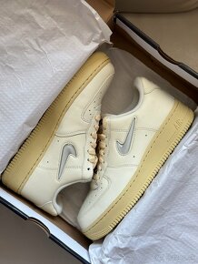 NIKE WMNS AIR FORCE 1 '07 LX COCONUT MILK/LIGHT BONE-LEMON W - 4