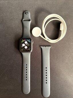 Apple Watch Series 5 44mm Space Gray - 4