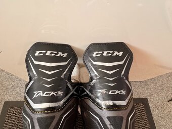 BRUSLE CCM TACKS 9040 vel. 39/5D - 4