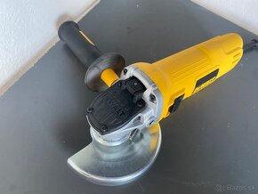 DeWALT DWE4156 - uhlová brúska 115mm 900W - 4